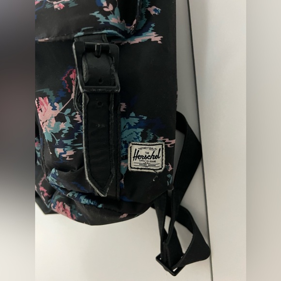 Herschel Backpack - Picture 3 of 6